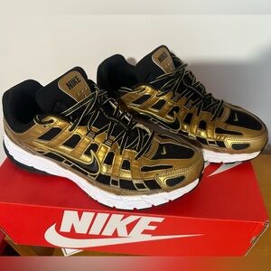 Nike Metallic Gold and Black Running Shoes